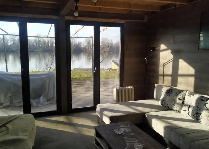 Chill Party Kucice Apartment Belgrad